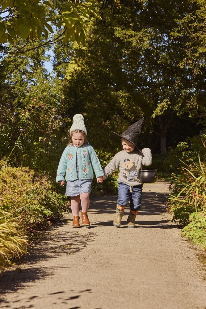 Children in the Italian Garden. Image: Emli Bendixen